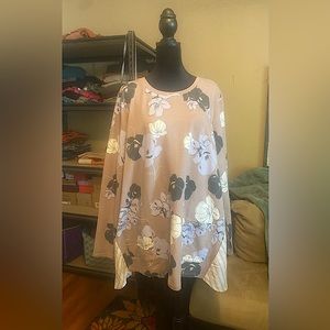 LOGO Lounge by Lori Goldstein Floral Tunic 🪻🌹🌸🌺